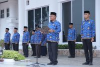 Sekda Kabupaten Asahan, Drs. John Hardi Nasution, M.Si saat menyampaikan amanatnya, pada Apel Hari Kesadaran Nasional di Halaman Kantor Bupati Asahan, Rabu (17/05/2023).
Foto.Irwan/1tulah.com
