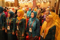 
Hj. Titiek Sugiharti Surya tampil memukau saat menghadiri acara puncak HUT ke-43 Dewan Kerajinan Nasional (Dekranas) yang di laksanakan di Kota Medan, Provinsi Sumatera Utara, Senin (16/5/2023).
Foto Irwan/1tulah.com
