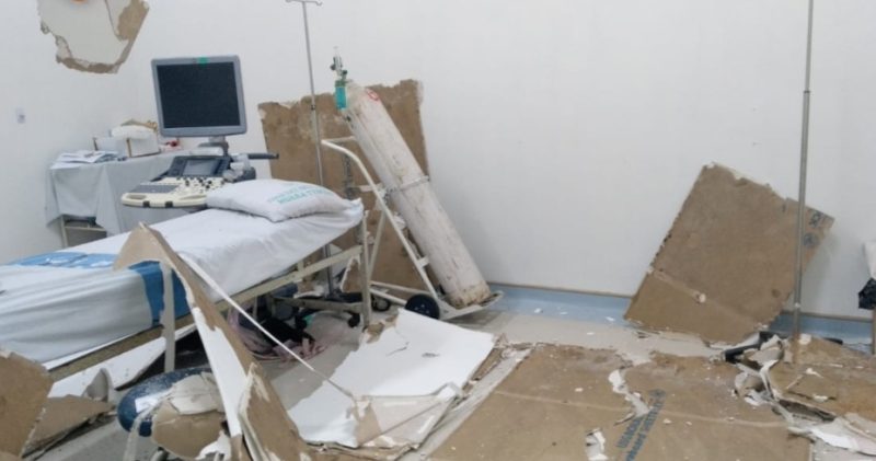 Sisa puing Plafon Ruangan radiologi di gedung A RSUD Muara Teweh yang diduga ambruk (foto : Ist)