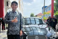 begini tanggapan Abdul Somad ketika diberi mobil Jaguar. Sumber foto : Instagram @ustadzabdulsomad_official
