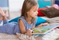 Ilustrasi anak membaca buku (freepik.com/gpointstudio
