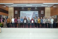 Bupati Asahan H. Surya BSc saat menghadiri Penyerahan Laporan Hasil Pemeriksaan Atas Laporan Keuangan Pemerintah Daerah (LKPD) Anggaran Tahun 2022,  Senin (8/5/2023). Foto:Irwan/1tulah.com

