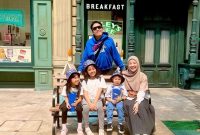 Desta dan Natasha Rizky liburan bareng. (foto: instagram @desta80s)