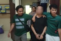 Pelaku AL (34) warga Kalsel diringkus Polsek Montalat saat hendak transaksi sabu, Selasa (6/06/2023) (Foto : 1tulah.com)