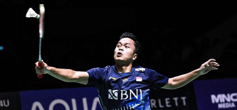 Pebulu tangkis tunggal putra Indonesia Anthony Sinisuka Ginting saat berlaga melawan tunggal putra China Li Shi Feng dalam babak Semifinal turnamen Indonesia Open 2023 di Istora Senayan, Jakarta, Sabtu (17/6/2023). (Foto : PBSI)