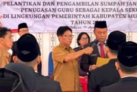 Kadisdikbud Mura Ferdinand Wijaya saat melantik dan pengambilan sumpah janji jabatan penugasan guru sebagai kepala sekolah di lingkup Pemkab Murung Raya tahun 2023. (Dok.Diskominfo SP Mura)