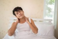 ilustrasi rasa nyeri saat bangun tidur (freepik.com/jcomp)
