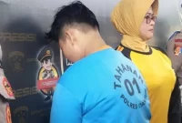 Pelaku pasangan sejenis lesbian pelaku begal taksi online di Cianjur. Sumber foto : suara.com
