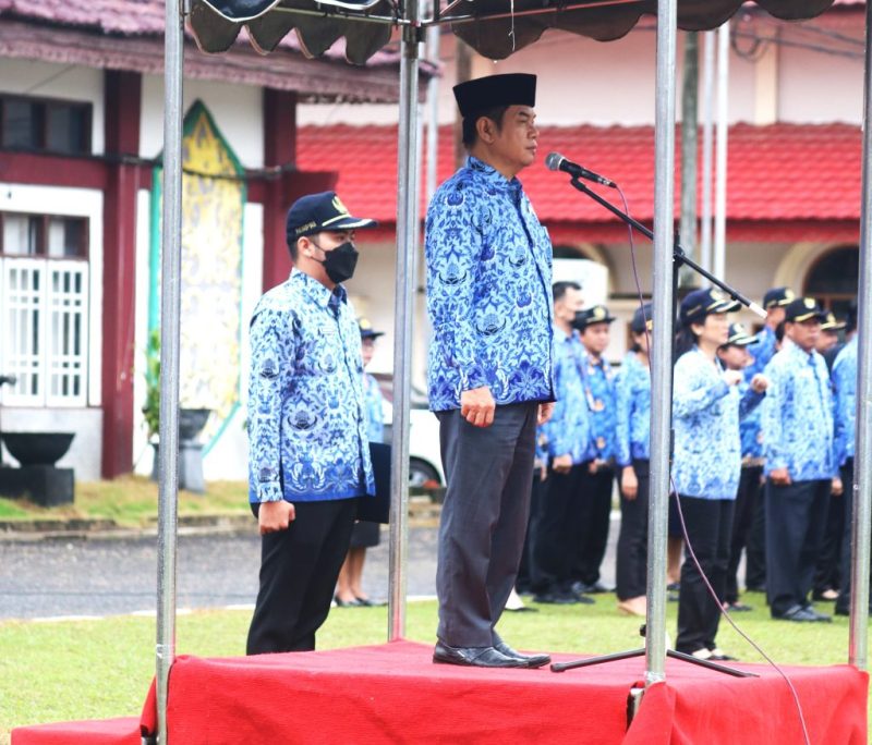 Bupati Bartim Ampera AY Mebas saat memimpin apel Kesadaran Nasional. Foto: 1tulah.com/zakirin
