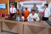 Wakapolres Barsel Kompol Johari Fitri Casdy didampingi Kasatreskrim AKP Afif Hasan saat mengadakan konferensi pers tindak pidana pencabulan terhadap anak di bawah umur, Senin (24/7/2023). Foto. Alifansyah/1tulah.com