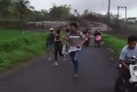 Lahar dingin menerjang kawasan Candipuro, Luamajang. Sumber foto : jatim.suara.com