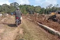 Jalan usaha tani yang dilalui perusahaan PT SLS di Bartim Foto : 1tulah.com/zakirin

