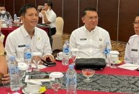 
Sekda Bartim Panahan Moetar, SE, M.Si (paling kanan) saat kegiatan Penandatanganan Komitmen di Palangka Raya. Foto:1tulah.com/zakirin
