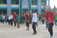 
Senam bersama yang diikuti juga oleh Bupati, Wakil Bupati, Ketua DPRD dan jajaran Kepala OPD se-Kabupaten Barito Timur. Foto Zakirin/1tulah.com
