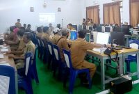 Ujian Dinas tingkat I & II yang diselenggarakan oleh Badan Kepegawaian Daerah Provinsi Kalimantan Tengah diikuti 38 PNS di Bartim dan serentak secara online seluruh kabupaten/kota se-Provinsi Kalteng.
 Foto: 1tulah.com/zakirin
