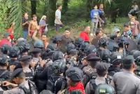 Tangkapan layar aksi amuk massa di PT BJAP Seruyan. 