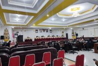 Rapat paripurna masa akhir jabatan Bupati dan Wakil Bupati Bartim periode 2018-2023 di ruang rapat DPRD Bartim. Foto: 1tulah.com/zakirin

