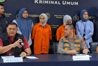 Polda Metro Jaya menangkap ‘Si Kembar’ Rihana dan Rihani tersangka kasus dugaan penipuan penjualan iPhone. (Foto: PMJ News/Fajar)