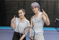Taeyong NCT belajar main tennnis dengan Nagita Slavina. (Foto: instagram raffinagita1717)
