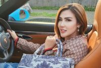 Rey Utama berikan satu unit Toyota Camry ke tukang cuci mobil. Sumber foto : suara.com 
