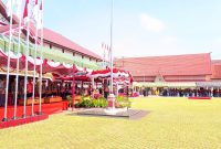 Inspektur Upacara Peringatan HUT ke-21 Kabupaten Barito Timur Tahun 2023 Wakil Gubrenur Provinsi Kalimantan Tengah H.Edy Pratowo. Foto : 1tulah.com/zakirin

