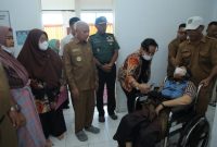 Bupati Asahan H. Surya Bsc bersama Wakil Bupati Asahan Taufik Zainal Abidin meninjau pelayanan KB  Medis Operasional Wanita (MOW) di Rumah Sakit Umum Daerah H. Abdul Manan Simatupang, Selasa (29/08/2023).Foto.Irwan/1tulah.com