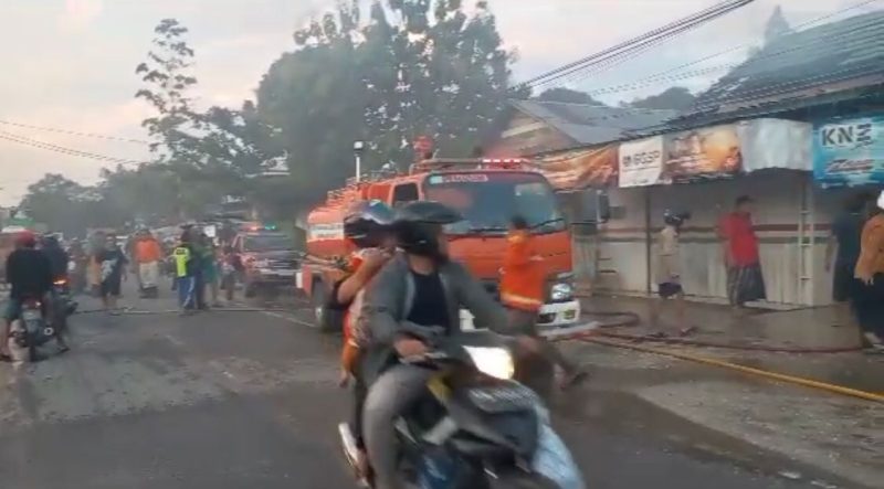 Kebakaran di Jingah pada 2 Agustus 2023 pukul 16.35 WIB. (Foto: tangkap layar video_
