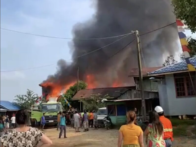 Kronologi kebakaran hebat di Desa Luwe Hulu. (Foto: tangkap layar)