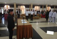 Bupati Barito Timur Ampera AY Mebas saat melantik dan pengambilan sumpah/janji 84 kepala desa. Foto: 1tulah.com/zakirin