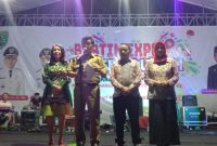 Bupati Bartim Ampera AY Mebas saat menyampaikan sambutan pada penutupan Bartim Expo tahun 2023. Foto: 1tulah.com/zakirin