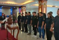 Bupati Mura Perdie M Yoseph saat mengukuhkan dan melantik Pengurus Karang Taruna Kabupaten Murung Raya Masa Bhakti 2023-2028, Selasa (5/09/2023). (Foto :Suroso/1tulah.com)
