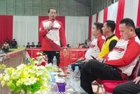 Bupati Mura Perdie M Yoseph saat membuka turnamen bola voli Bupati Cup 2023, Selasa (5/09/2023) malam. (1tulah.com)