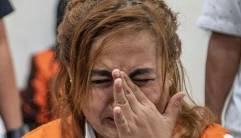 Lina Mukherjee menangis keter di Pengadilan Negeri Palembang [ANTARA]