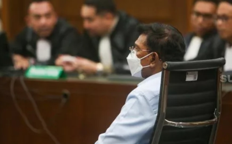 Mantan Menkominfo Johnny G. Plate saat menjalani persidangan. [Suara.com/Alfian Winanto]