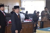 Bupati Bartim saat Melakukan Pelantikan terhadap 13 Pejabat Tinggi di Lingkup Pemkab Bartim. Foto: 1tulah.com/zakirin

