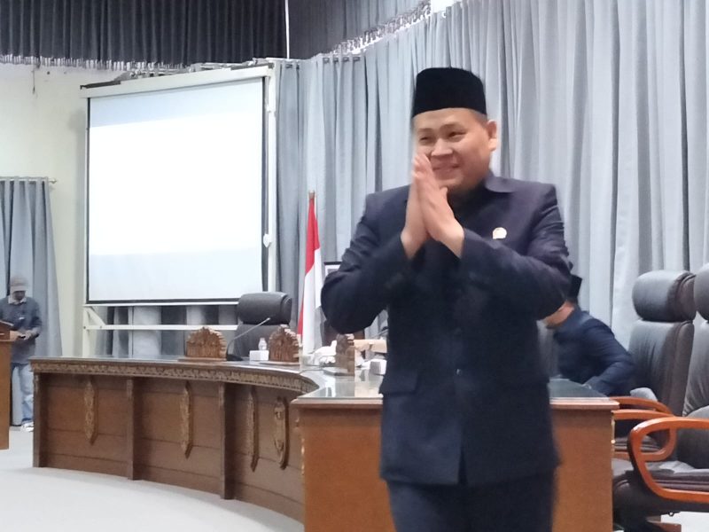 Suhendra, juru bicara Fraksi PKB meminta pengawasan ketat Pemda terhadap kebocoran pungutan, Selasa (12/9/2023).FOto.Delia/1tulah.com 