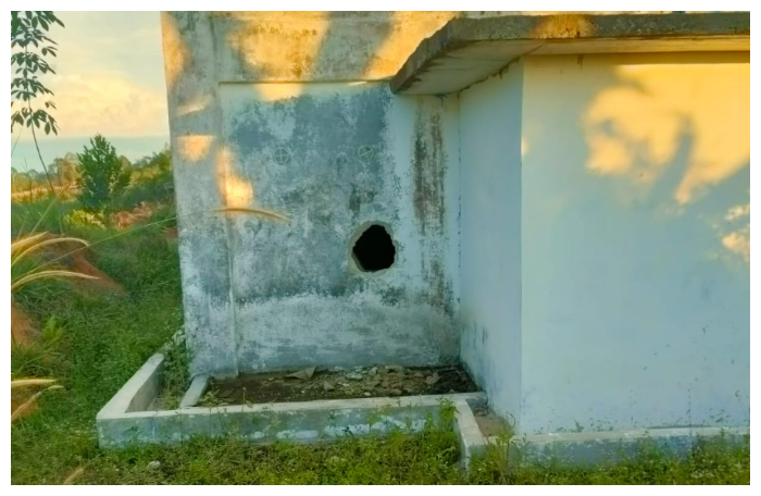 Tembok inilah dibobol kawanan maling dan membawa kabur 1 kilo sarang walet siap panen milik warga di Dusun bayas, Kamis (14/9/2023).Foto.Andi/1tulah.com