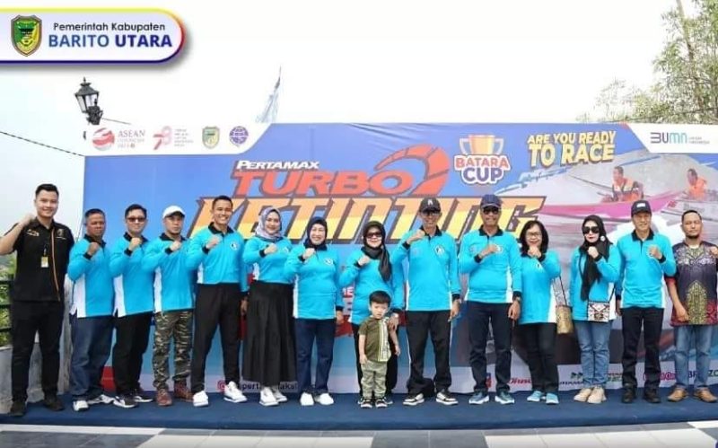 Pemkab Barito Utara menggelar Lomba Balap Ketinting Batara Cup 2023 yang dibuka secara langsung oleh Bupati Barito Utara, H. Nadalsyah bertempat di Water Front City Muara Teweh, Sabtu (9/9/2023). Foto:Delia/1tulah.com