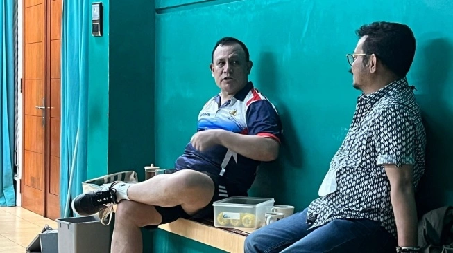 Ketua KPK Firli Bahuri dan Menteri Pertanian (Mentan) Syahrul Yasin Limpo di sebuah GOR bulutangkis di kawasan Mangga Besar, Jakarta Pusat. Sumber foto : suara.com