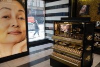 ILUSTRASI - Toko kosmetik Sephora di New York, 7 Mei 2021 ini. (AP/Robert Bumsted) Dengan penerbitan PMK nomor 96 tahun 2023, produk-produk kosmetik impor akan dikenakan biaya sebesar 10-15 persen.