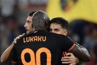Penyerang AS Roma #90 Romelu Lukaku merayakan gol bersama rekan setimnya pada pertandingan sepak bola Serie A Italia melawan Frosinone Calcio di Stadion Olimpiade di Roma pada 1 Oktober 2023. Filippo MONTEFORTE / AFP