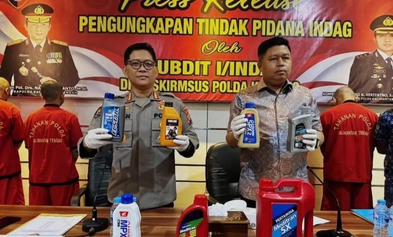 Ditreskrimsus Polda Kalteng pers liris pengungkapan perdagangan oli palsu dengan 5 tersangka. (foto :Sok.Polda Kalteng)