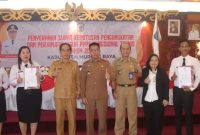 Puluhan PPPK Murung Raya teriima SK yang diserahkan Pj Bupati Hermon. (Foto :1tulah.com)