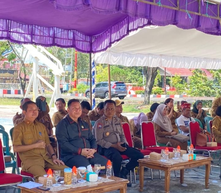ketua DPRD Murung Raya Doni saat menghadiri gerakan pangan murah, Senin (16/10/2023) (Foto : 1tulah.com)