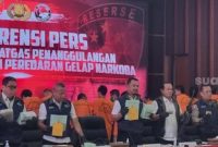 Satgas Penanggulangan Peredaran Gelap Narkoba Polri kembali menangkap dua kaki tangan gembong narkoba jaringan internasional Fredy Pratama. Salah satunya M Najih alias MNA, pacar selebgram Angela Lee. (Suara.com/M. Yasir)