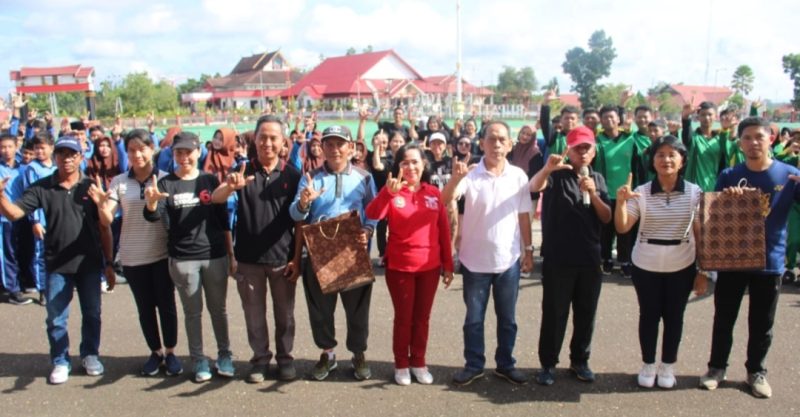 Senam bersama pengiat literasi dilaksanakan Pemkab Mura dan Persani, Jumat (20/10/2023) (1tulah.com)