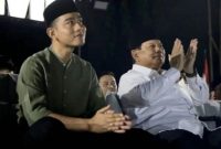 Gibran Rakabuming dan Prabowo Subianto. (foto: suara.com)
