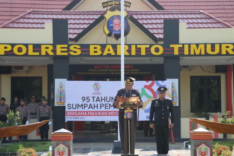 Kapolres Bartim memimpin Peringatan Hari Sumpah Pemuda Ke-95 Tahun 2023 yang berlangsung di Maolres Bartim. Foto : 1tulah.com/zakirin