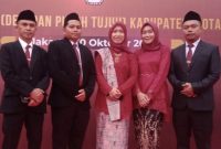 Lima komisioner KPU Barito Utara periode 2023-2028 usai pelantikan di Jakarta, Senin (30/10/2023) 