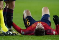 Gelandang Timnas Spanyol, Gavi tergeletak pada laga Kualifikasi Euro 2024 kontra Georgia di Stadion Jose Zorrilla di Valladolid, Spanyol, Senin (20/11). Sumber foto : suara.com